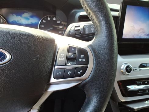Used 2023 Ford Explorer XLT AWD/4WD image 13