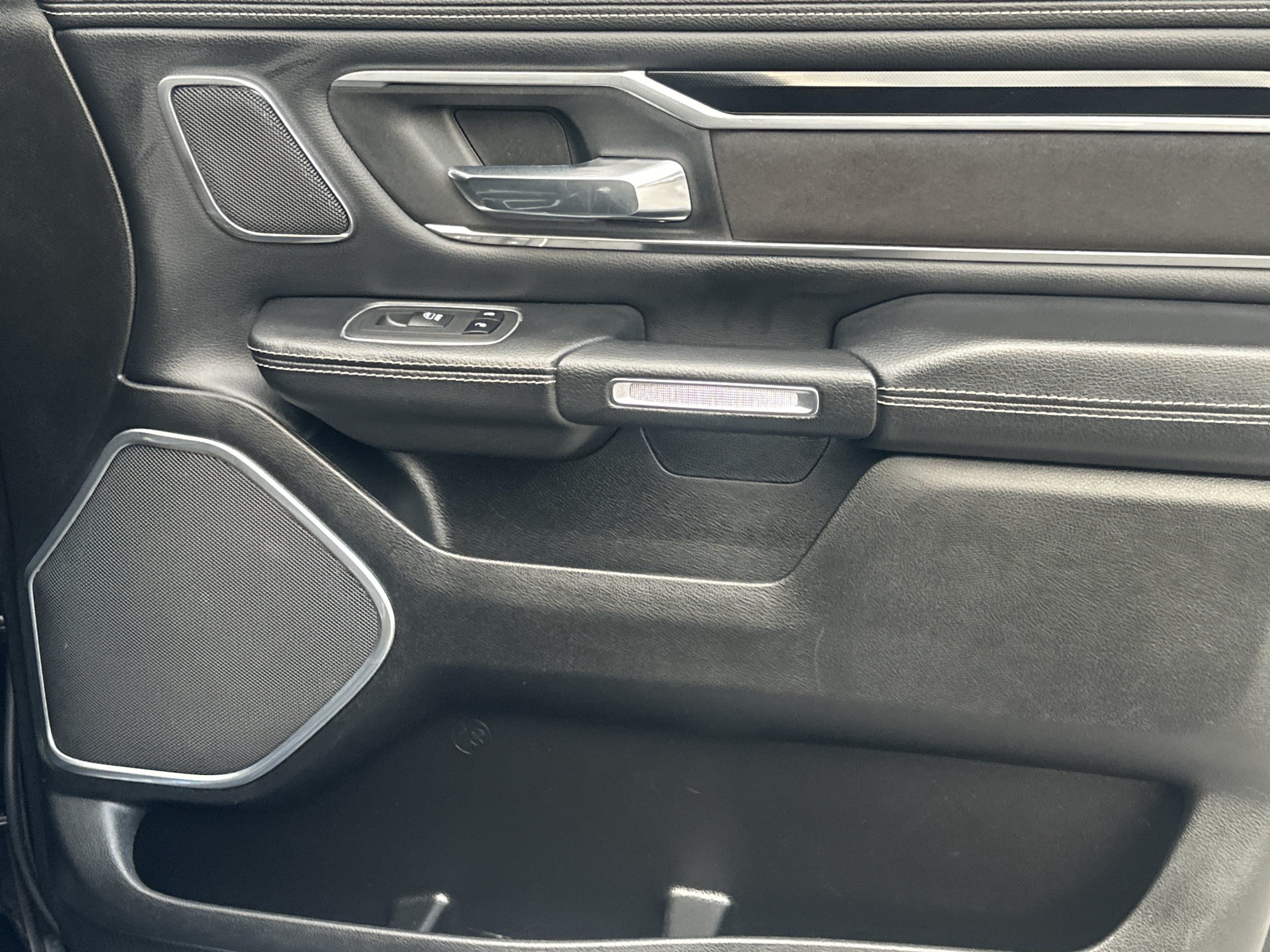 Used 2022 RAM 1500 Laramie RWD image 14