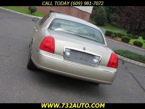 Used 2007 Lincoln Town Car Signature RWD image 19