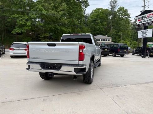 Used 2023 Chevrolet Silverado 2500 LT w/ Convenience Package AWD/4WD image 5