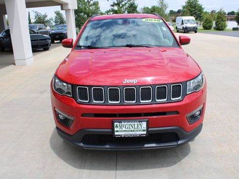 Used 2018 Jeep Compass Latitude w/ Cold Weather Group AWD/4WD image 3
