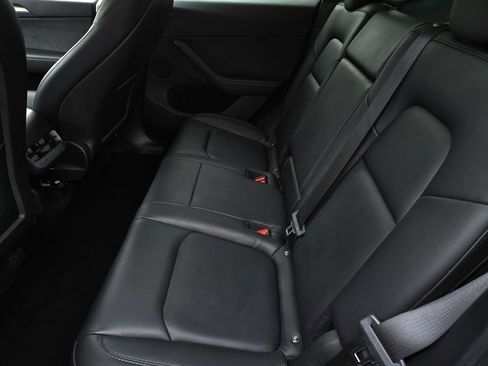 Used 2023 Tesla Model Y 2WD image 13