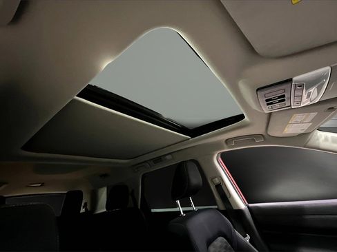 Used 2023 Nissan Pathfinder SV w/ SV Premium Package image 27