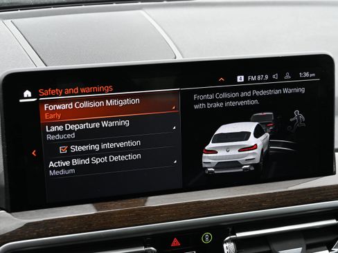 Certified 2025 BMW X4 xDrive30i w/ Premium Package image 15