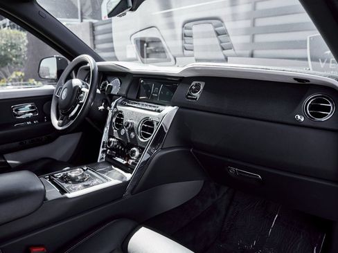 Used 2023 Rolls-Royce Cullinan AWD/4WD image 44