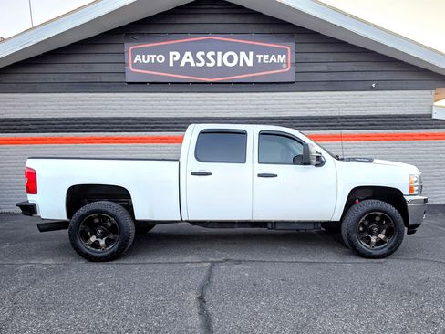 Used 2011 Chevrolet Silverado 2500 LT w/ Interior Plus Package AWD/4WD image 6