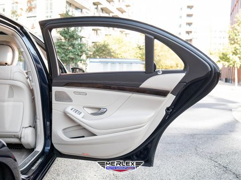 Used 2020 Mercedes-Benz S 560 4MATIC Sedan w/ Premium Package image 48