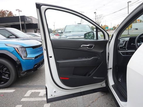 Used 2023 Kia Sportage LX image 21