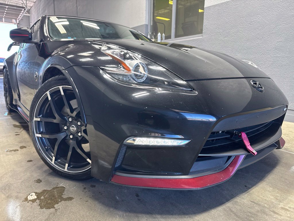 Used 2017 Nissan 370Z NISMO RWD image 2