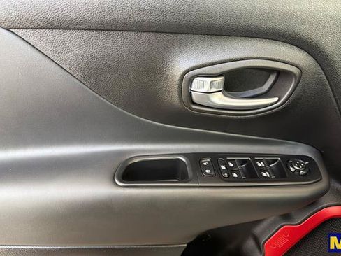Used 2017 Jeep Renegade Trailhawk w/ Premium Trailhawk Package AWD/4WD image 11