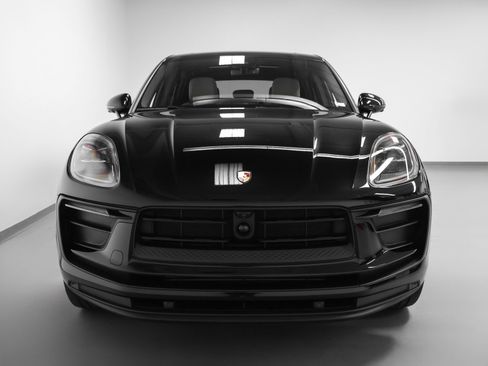 Certified 2023 Porsche Macan AWD/4WD image 8