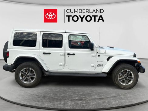 Used 2018 Jeep Wrangler Unlimited Sahara AWD/4WD image 6