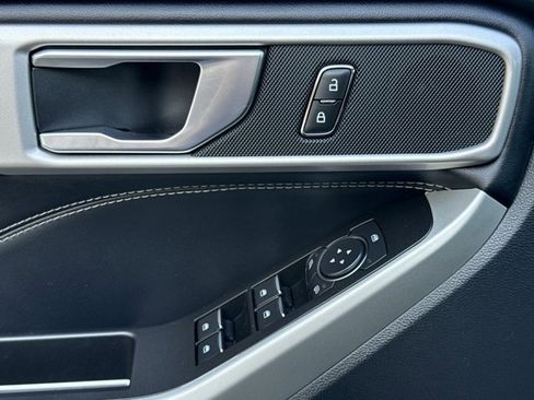 Used 2021 Ford Explorer XLT image 20