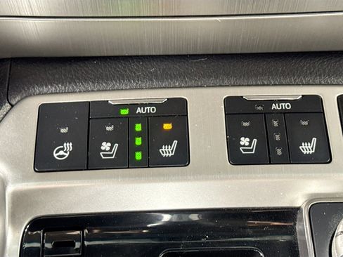 Used 2017 Toyota Land Cruiser image 27