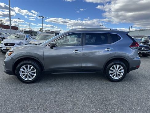 Used 2020 Nissan Rogue SV image 8