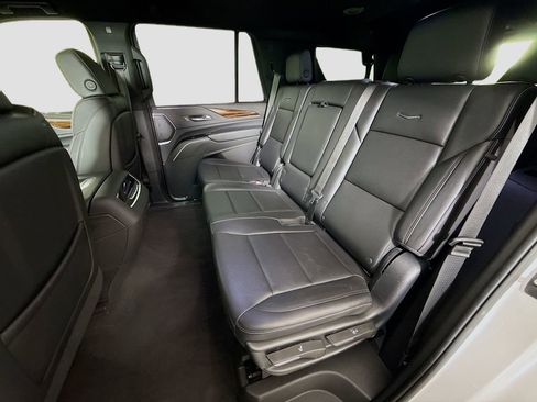 Used 2022 Cadillac Escalade Luxury AWD/4WD image 25
