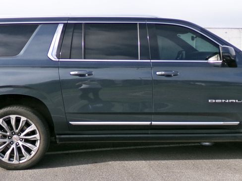 Used 2021 GMC Yukon XL Denali w/ Denali Ultimate Package AWD/4WD image 5