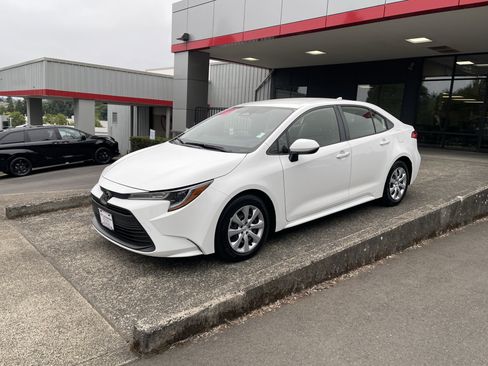 Certified 2023 Toyota Corolla LE w/ Carpet Mat Package (TMS) FWD image 4