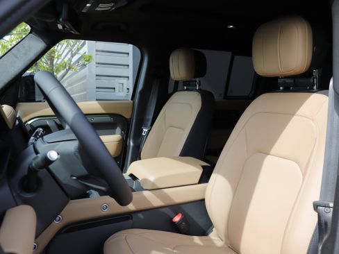 New 2026 Land Rover Defender 110 X AWD/4WD image 17
