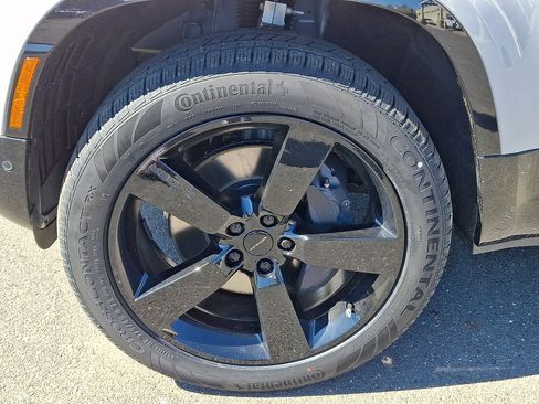 New 2026 Land Rover Defender 110 X-Dynamic SE image 6