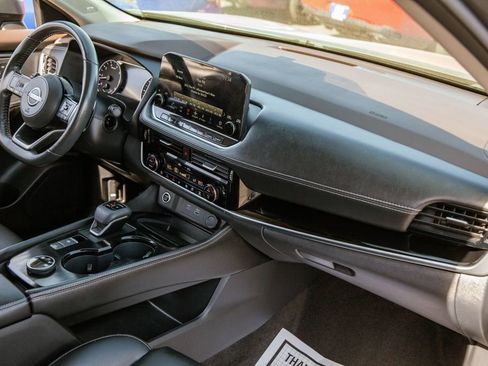 Used 2023 Nissan Rogue SL w/ SL Premium Package image 11