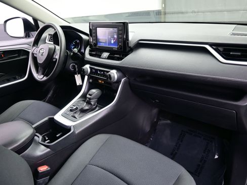 Used 2022 Toyota RAV4 LE AWD/4WD image 14