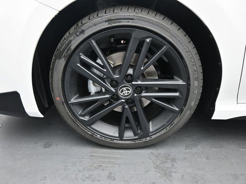 New 2026 Toyota Camry Hybrid FWD image 12