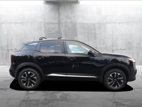 New 2026 Nissan Kicks SV w/ SV Premium Package image 5