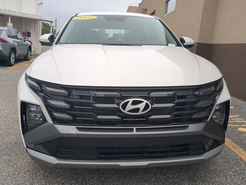 Certified 2025 Hyundai Tucson SE image 8