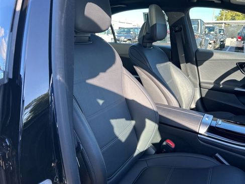 Used 2025 Mercedes-Benz C 300 Sedan image 21