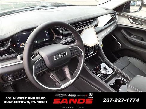 New 2023 Jeep Grand Cherokee 4WD 4xe w/ Luxury Tech Group II image 13