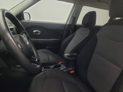 Used 2018 Kia Soul + FWD image 17