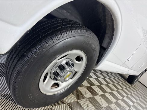 Used 2024 Chevrolet Express 3500 LT w/ LT Preferred Equipment Group image 27