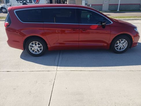 New 2026 Chrysler Pacifica Select image 7