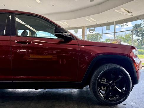 Used 2024 Jeep Grand Cherokee L Limited w/ Luxury Tech Group II AWD/4WD image 4