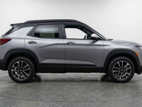 Used 2025 Chevrolet TrailBlazer LT image 5