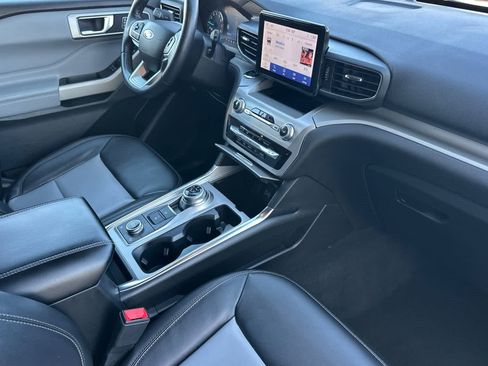 Certified 2022 Ford Explorer XLT w/ Equipment Group 202A image 18