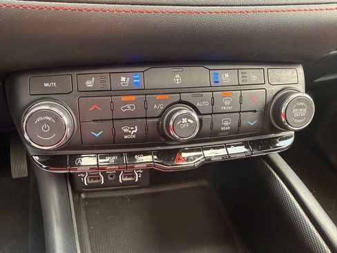 Used 2023 Dodge Durango GT AWD/4WD image 3