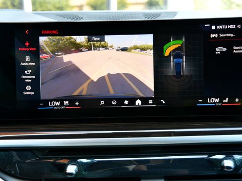 Used 2025 BMW X5 xDrive50e image 15