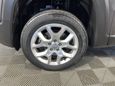 Used 2018 Jeep Renegade Latitude w/ Safety & Security Group image 11