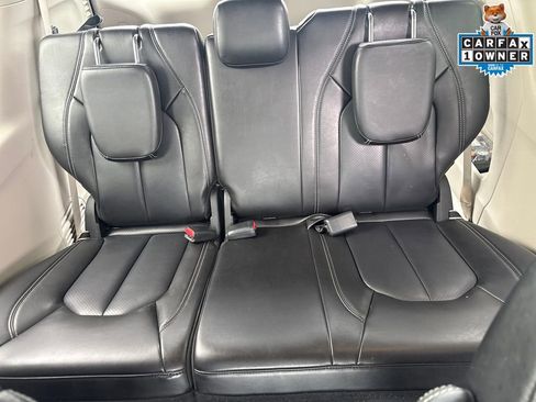 Used 2023 Chrysler Pacifica Touring-L FWD image 31