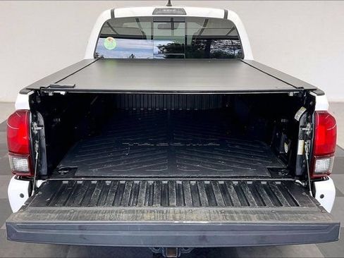 Used 2019 Toyota Tacoma TRD Off-Road w/ TRD Premium Off Road Package AWD/4WD image 28