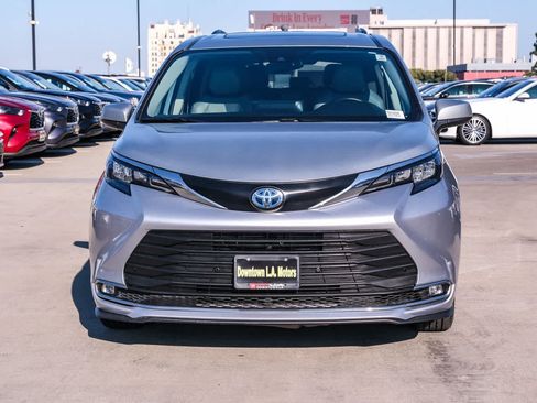 Certified 2024 Toyota Sienna XLE FWD image 2