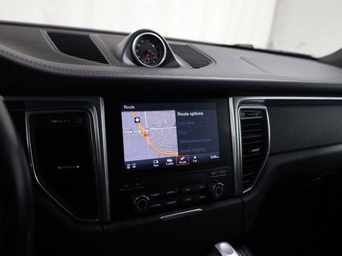 Used 2018 Porsche Macan GTS image 33