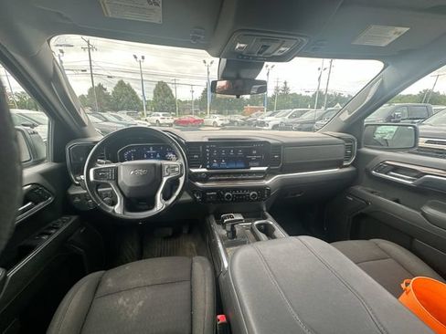 Used 2024 Chevrolet Silverado 1500 LT Trail Boss w/ Convenience Package II AWD/4WD image 23