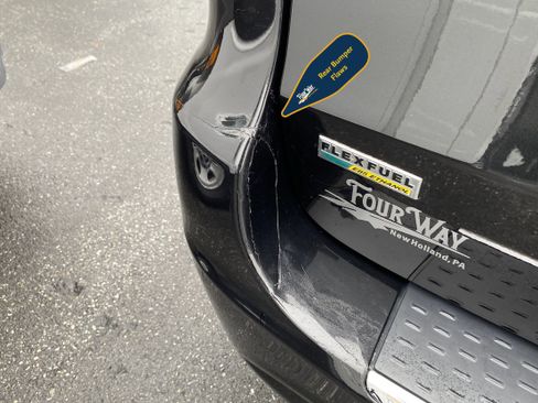 Used 2014 Chrysler Town & Country Touring image 37