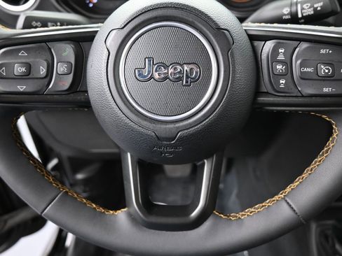 Used 2024 Jeep Gladiator Sport w/ Premium Package image 30