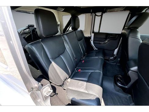 Used 2015 Jeep Wrangler Unlimited Sahara AWD/4WD image 40