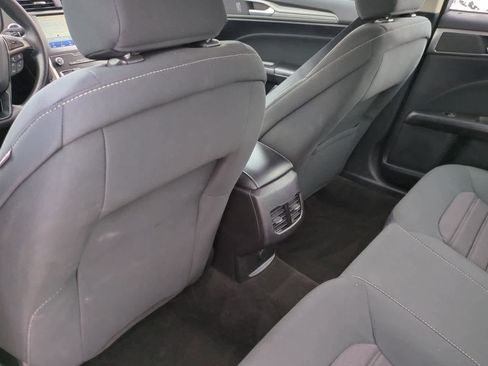 Used 2020 Ford Fusion SE image 18