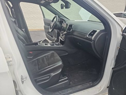 Used 2022 Jeep Grand Cherokee Laredo X AWD/4WD image 32